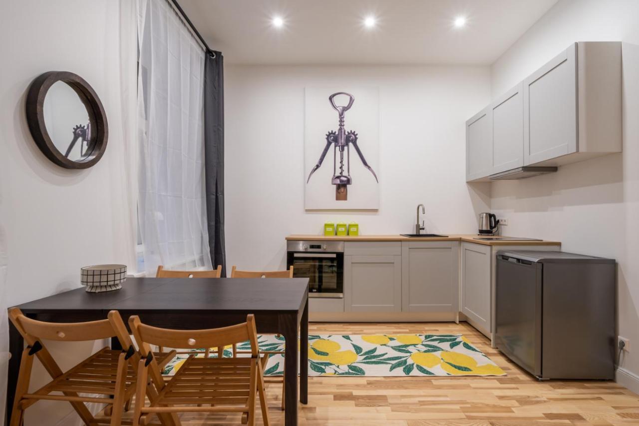 Lacplesa24 - Modern Studios In Riga City Center Екстер'єр фото